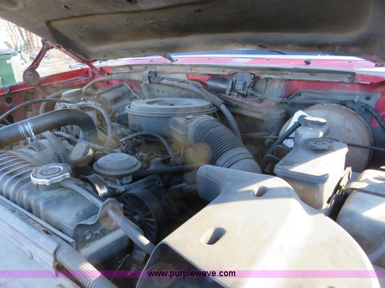 image for item I2432 1993 Ford F350 XL flatbed truck