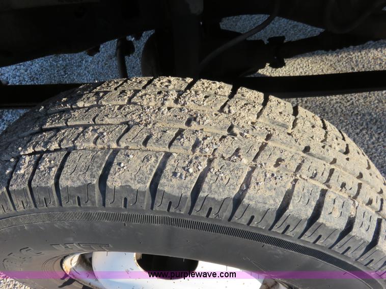 image for item I2432 1993 Ford F350 XL flatbed truck