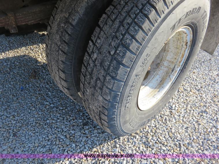 image for item I2432 1993 Ford F350 XL flatbed truck