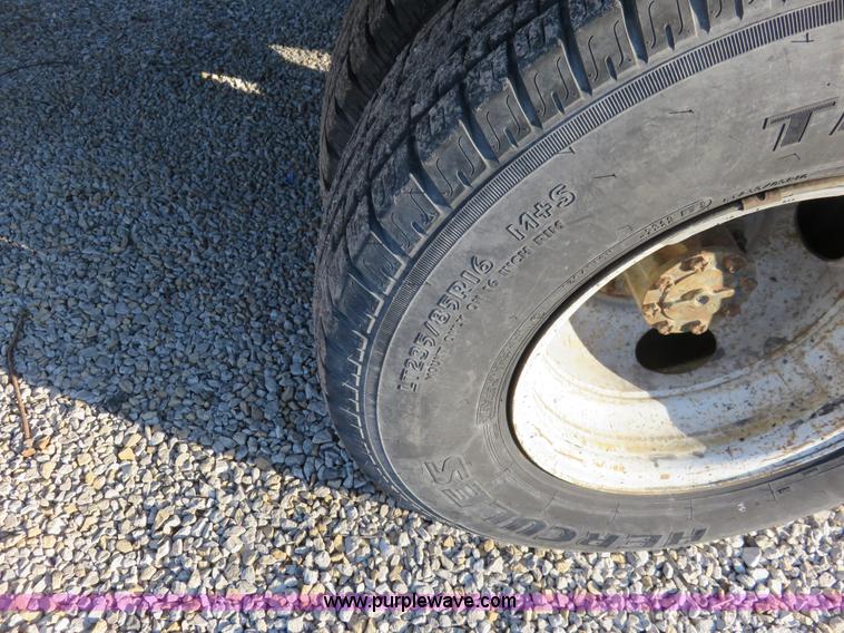 image for item I2432 1993 Ford F350 XL flatbed truck