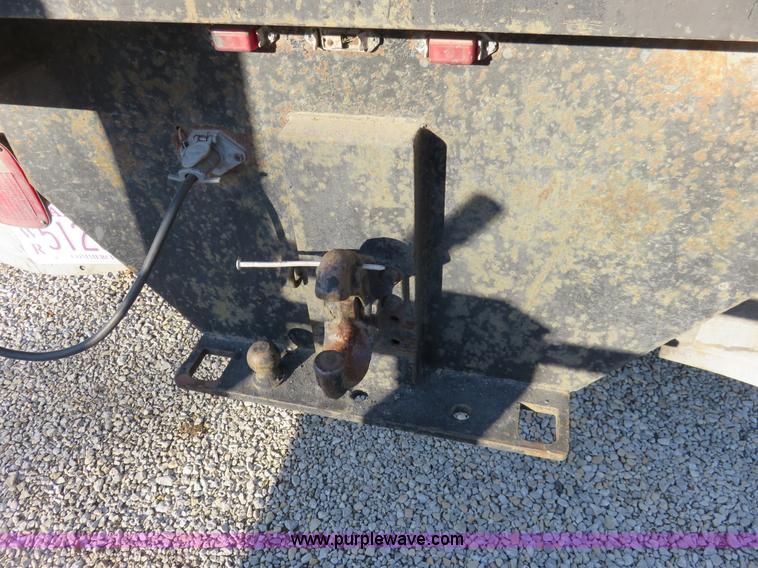 image for item I2432 1993 Ford F350 XL flatbed truck