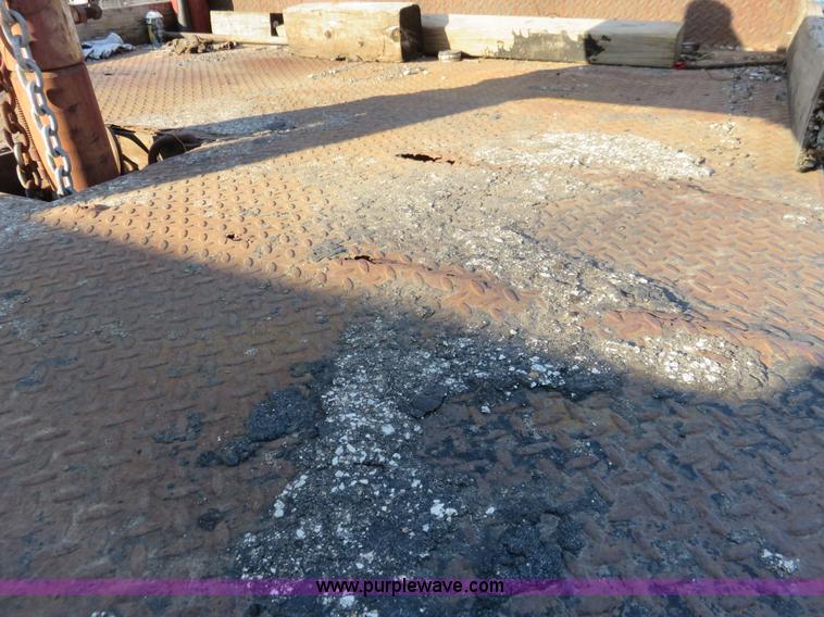 image for item I2432 1993 Ford F350 XL flatbed truck