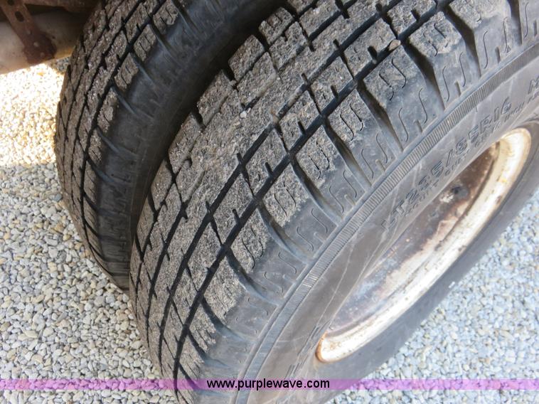 image for item I2432 1993 Ford F350 XL flatbed truck