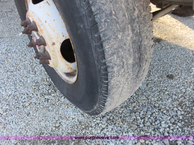 image for item I2432 1993 Ford F350 XL flatbed truck