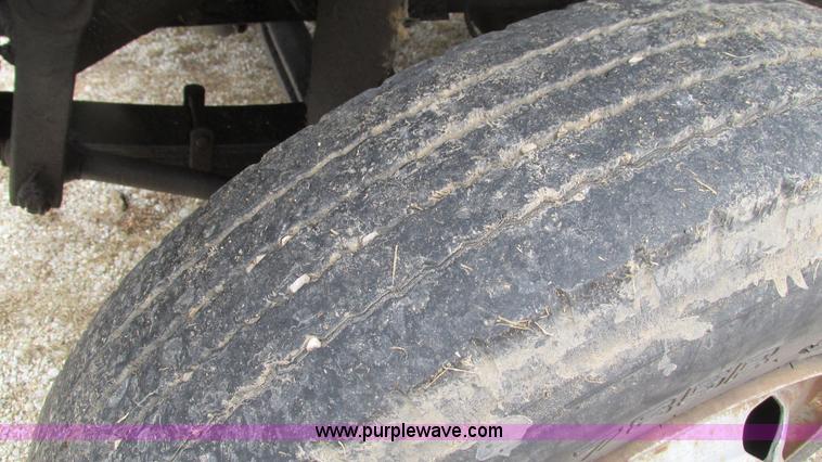 image for item I3098 1984 International S1700 flatbed truck