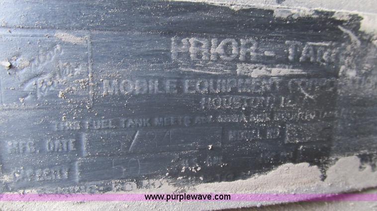 image for item I3098 1984 International S1700 flatbed truck