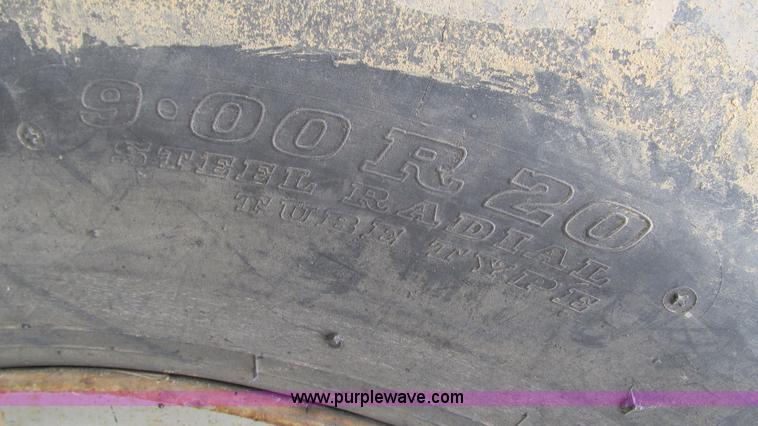 image for item I3098 1984 International S1700 flatbed truck