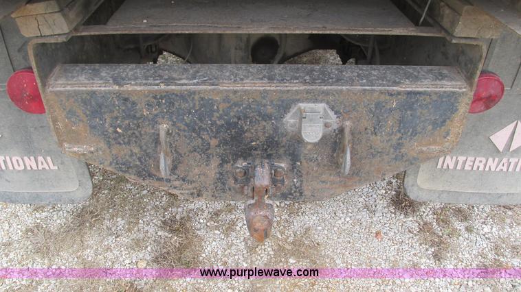 image for item I3098 1984 International S1700 flatbed truck