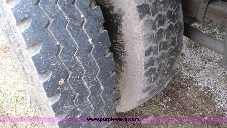 image for item I3098 1984 International S1700 flatbed truck