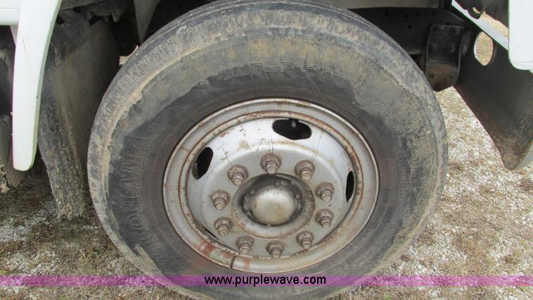 image for item I3098 1984 International S1700 flatbed truck