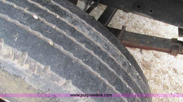 image for item I3098 1984 International S1700 flatbed truck