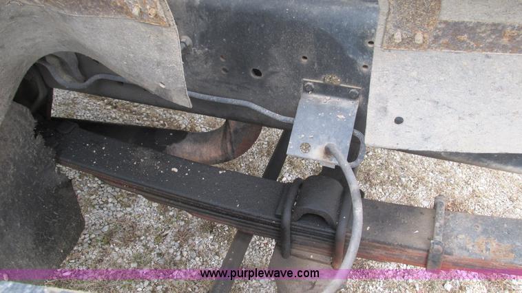 image for item I3098 1984 International S1700 flatbed truck