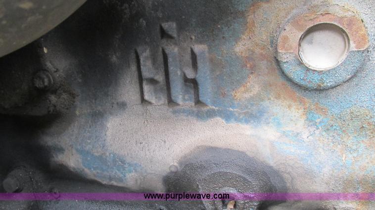 image for item I3098 1984 International S1700 flatbed truck