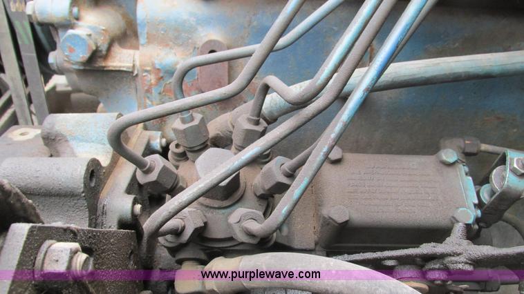 image for item I3098 1984 International S1700 flatbed truck