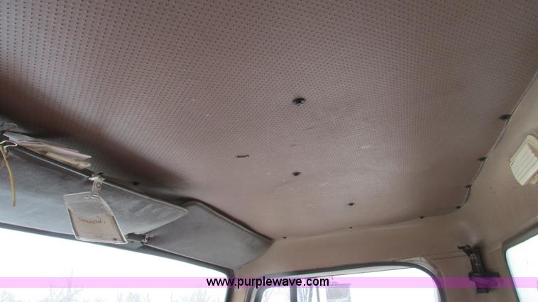 image for item I3098 1984 International S1700 flatbed truck