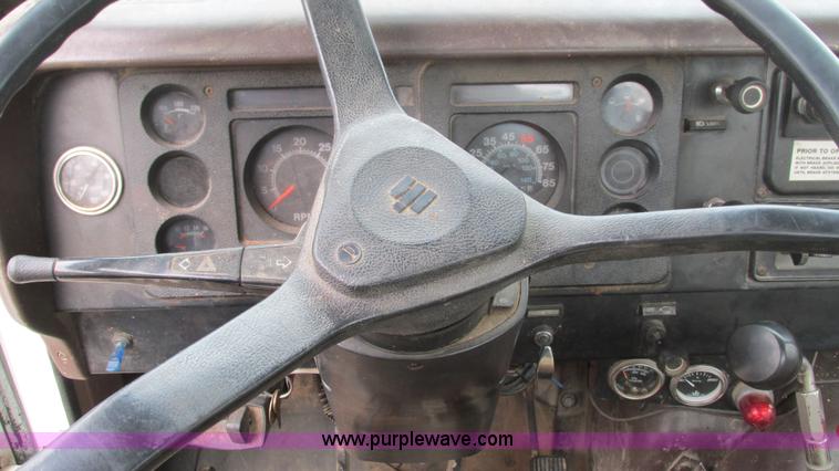 image for item I3098 1984 International S1700 flatbed truck