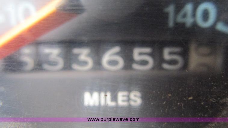 image for item I3098 1984 International S1700 flatbed truck