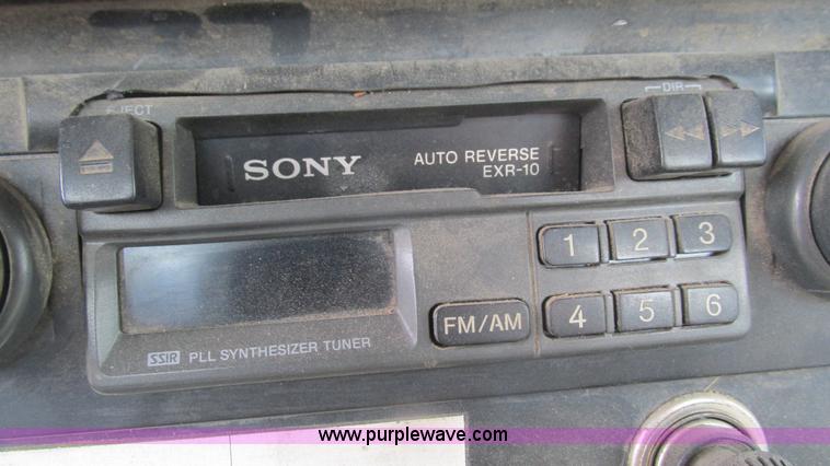 image for item I3098 1984 International S1700 flatbed truck