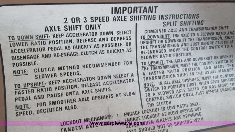 image for item I3098 1984 International S1700 flatbed truck