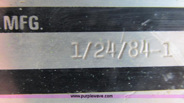 image for item I3098 1984 International S1700 flatbed truck