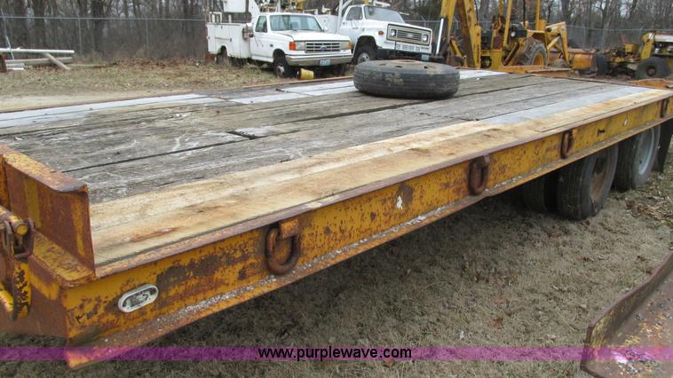 image for item I3100 1984 Belshe T-8 trailer