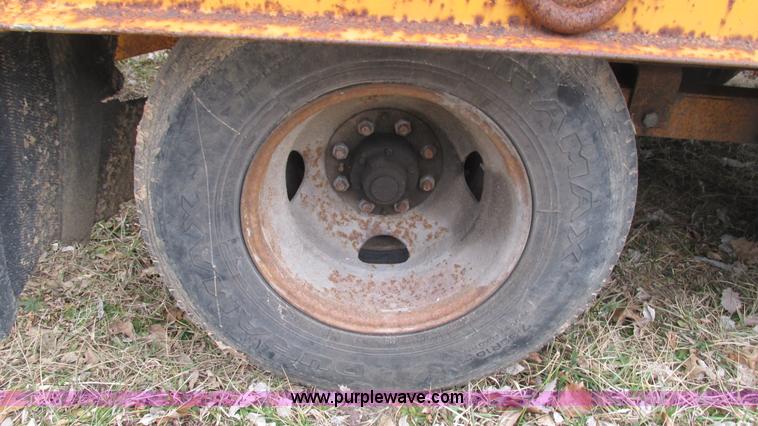 image for item I3100 1984 Belshe T-8 trailer