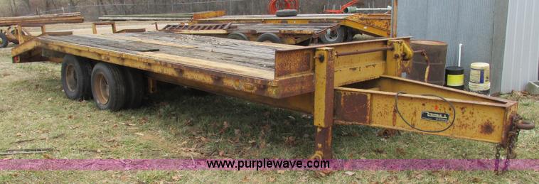 image for item I3102 1983 Triangle K trailer