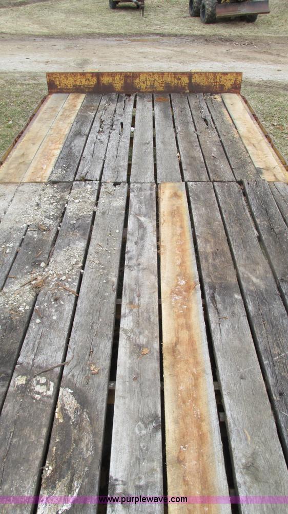 image for item I3102 1983 Triangle K trailer