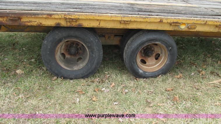 image for item I3102 1983 Triangle K trailer