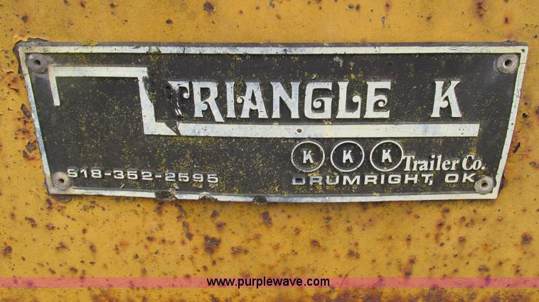 image for item I3102 1983 Triangle K trailer