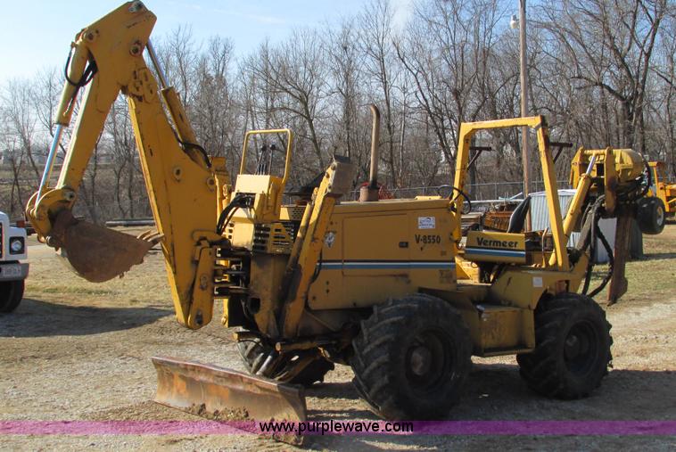 image for item I3106 Vermeer V8550 vibratory cable plow