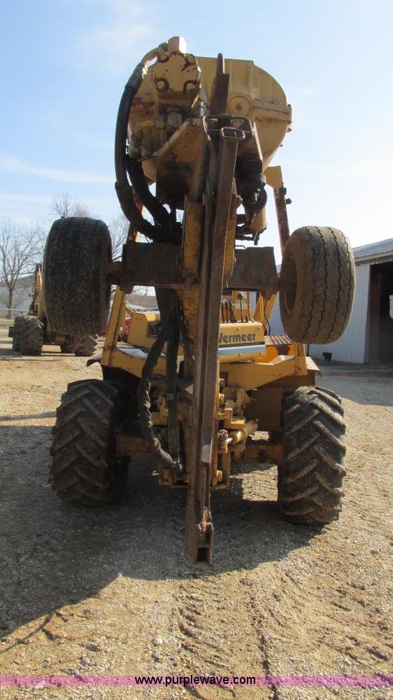 image for item I3106 Vermeer V8550 vibratory cable plow