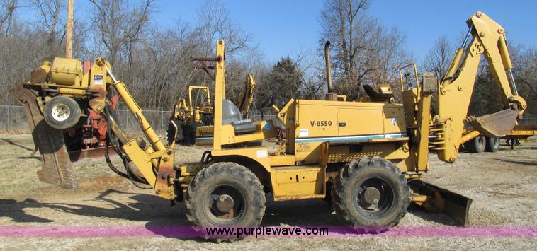 image for item I3106 Vermeer V8550 vibratory cable plow