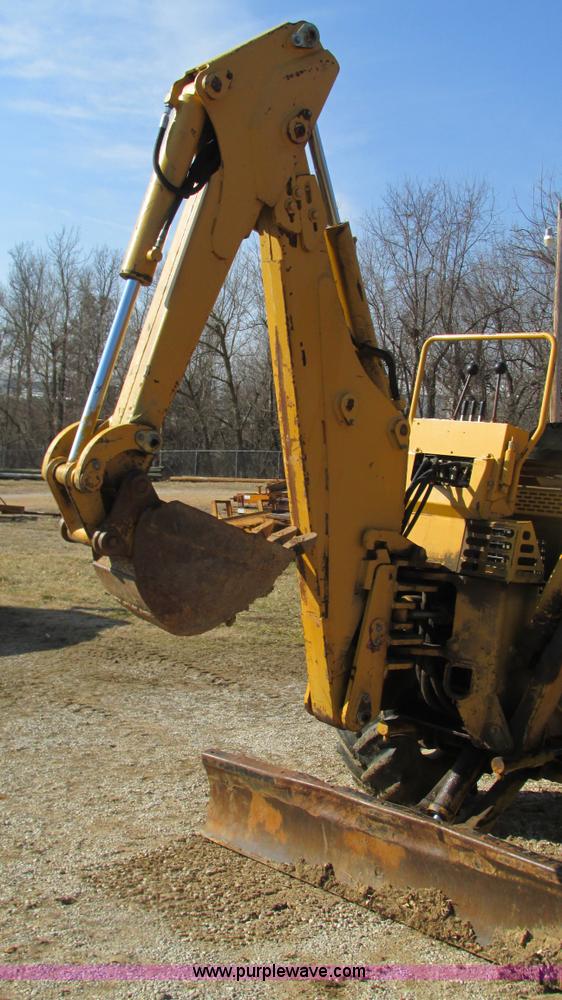 image for item I3106 Vermeer V8550 vibratory cable plow