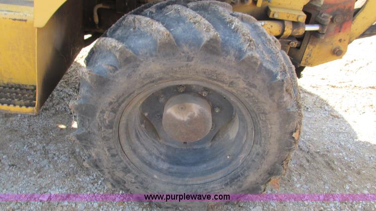 image for item I3106 Vermeer V8550 vibratory cable plow