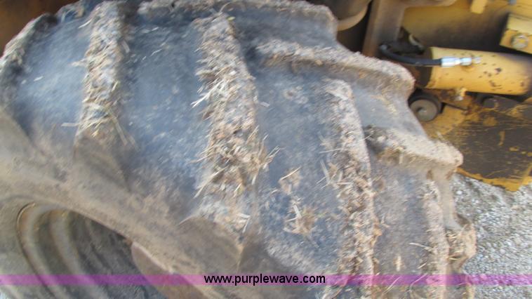 image for item I3106 Vermeer V8550 vibratory cable plow