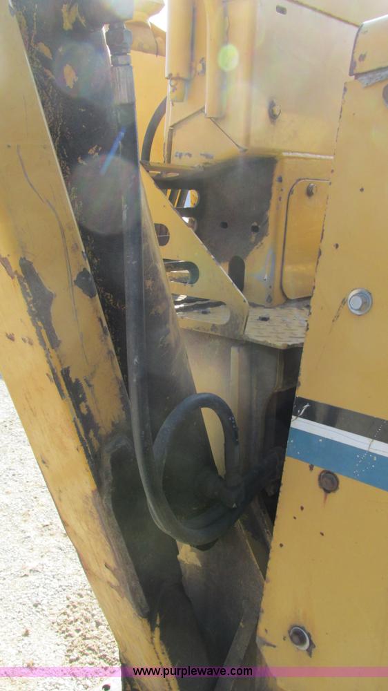 image for item I3106 Vermeer V8550 vibratory cable plow