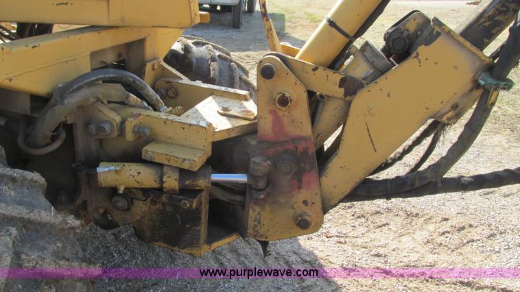 image for item I3106 Vermeer V8550 vibratory cable plow