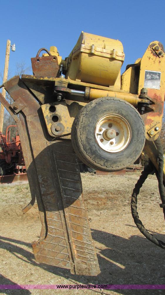 image for item I3106 Vermeer V8550 vibratory cable plow