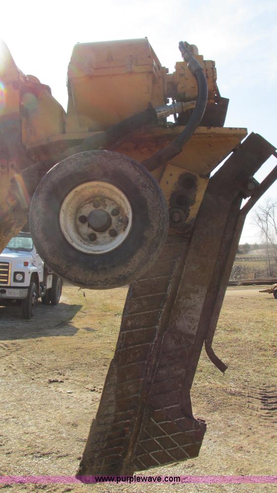 image for item I3106 Vermeer V8550 vibratory cable plow