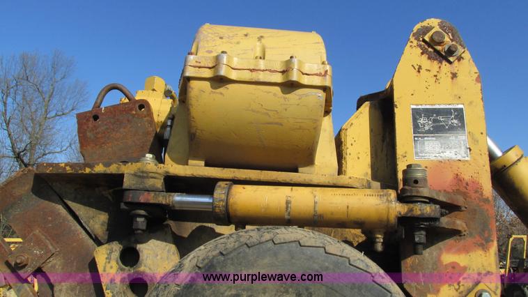 image for item I3106 Vermeer V8550 vibratory cable plow