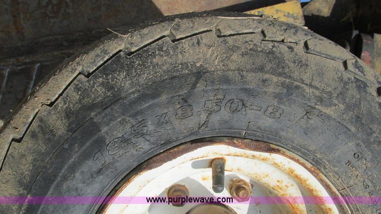 image for item I3106 Vermeer V8550 vibratory cable plow