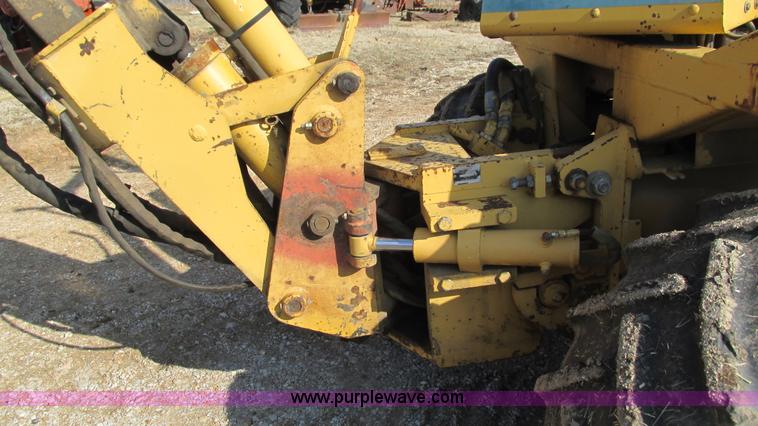 image for item I3106 Vermeer V8550 vibratory cable plow