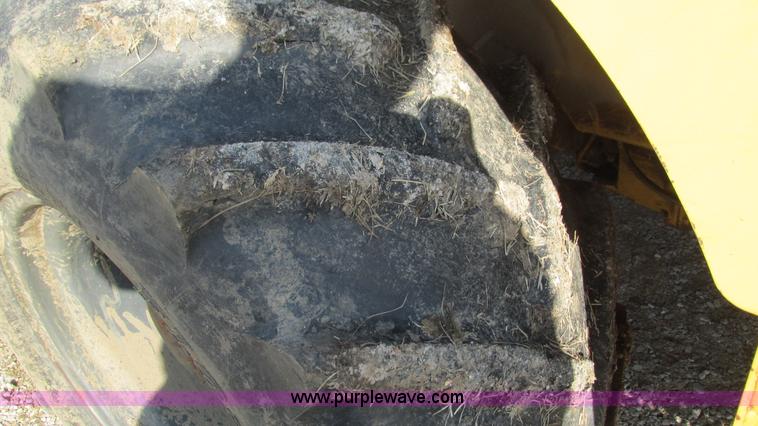 image for item I3106 Vermeer V8550 vibratory cable plow