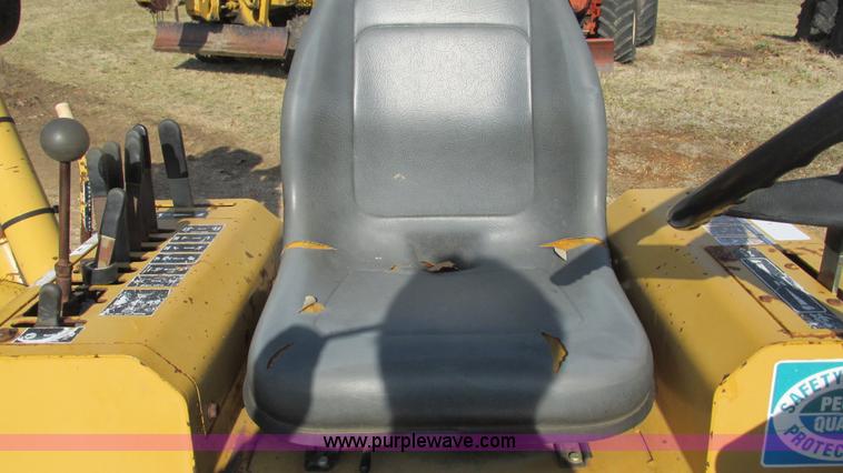 image for item I3106 Vermeer V8550 vibratory cable plow