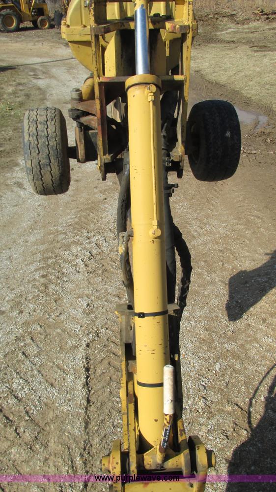 image for item I3106 Vermeer V8550 vibratory cable plow