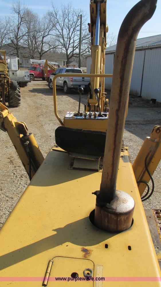 image for item I3106 Vermeer V8550 vibratory cable plow