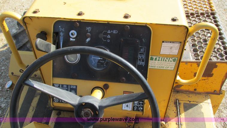 image for item I3106 Vermeer V8550 vibratory cable plow