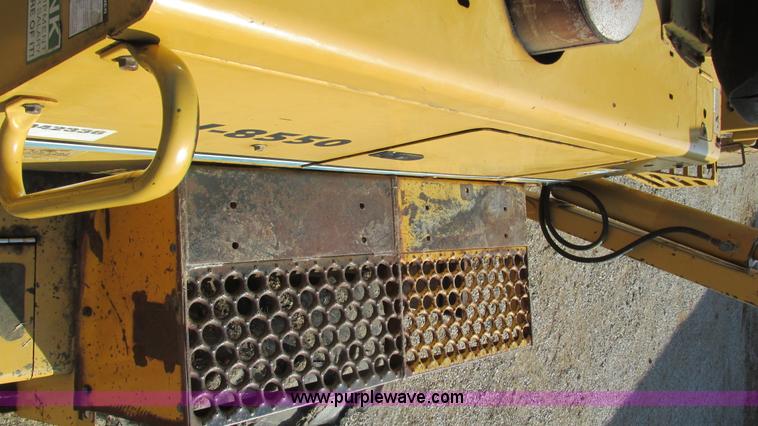 image for item I3106 Vermeer V8550 vibratory cable plow