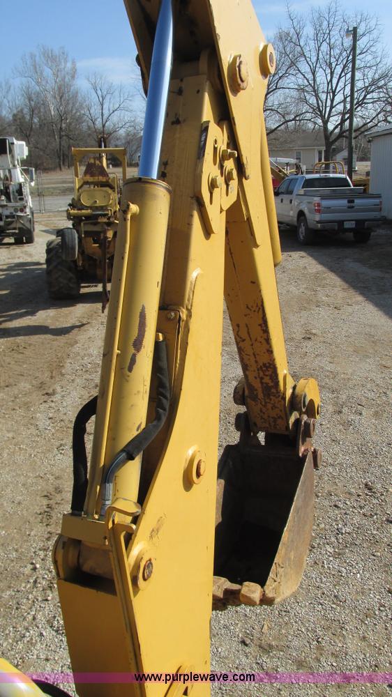 image for item I3106 Vermeer V8550 vibratory cable plow
